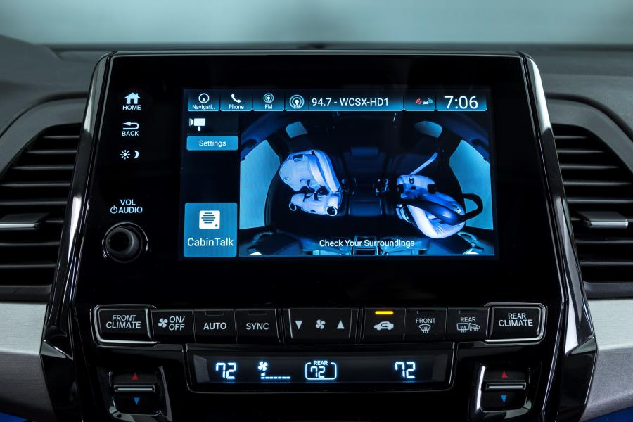 Детали интерьера Honda Odyssey 2017 года  (фото 53 из 160)
